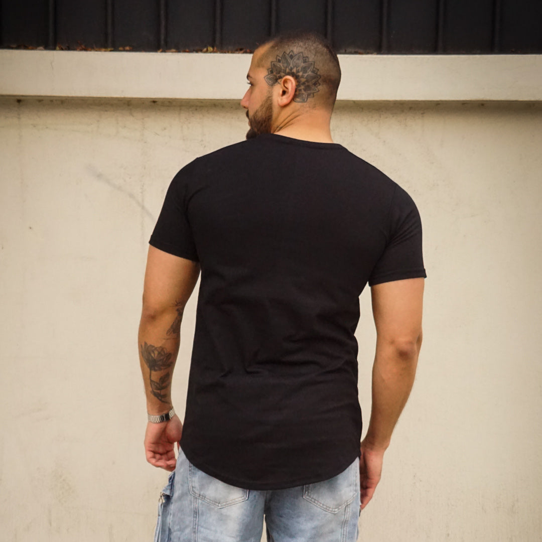 POLERA LONG FIT CRUZ NEGRA ALGODÓN HOMBRE - VISTA ESPALDA 3