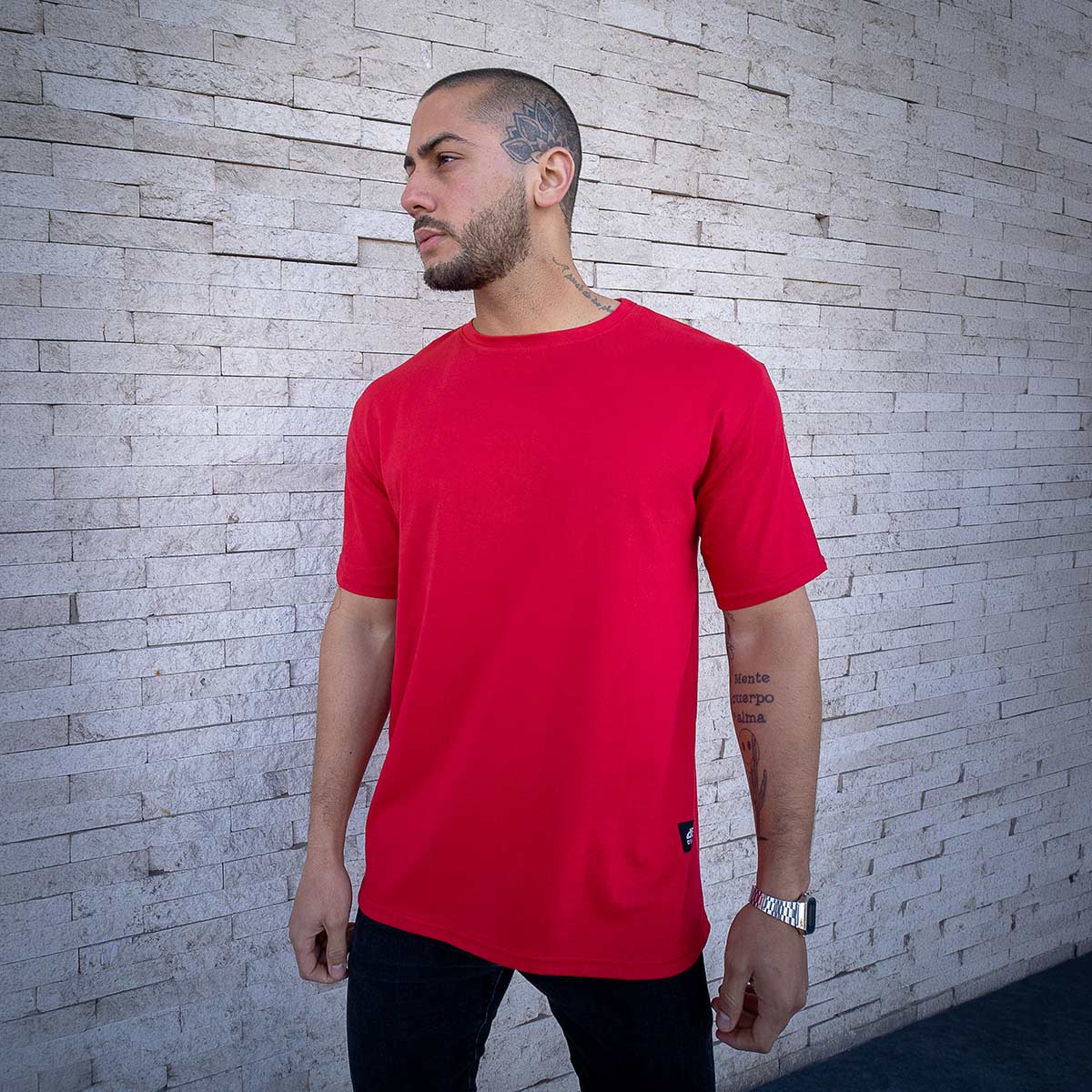 polera oversize roja hombre dsanti algodon - vista frontal 4