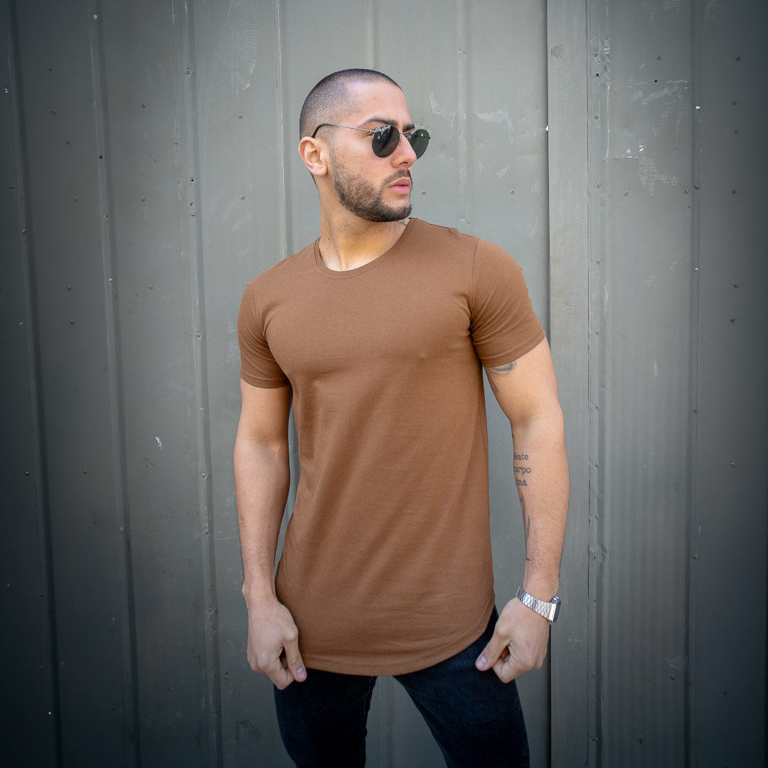 polera long fit camel hombre dsanti - vista frontal