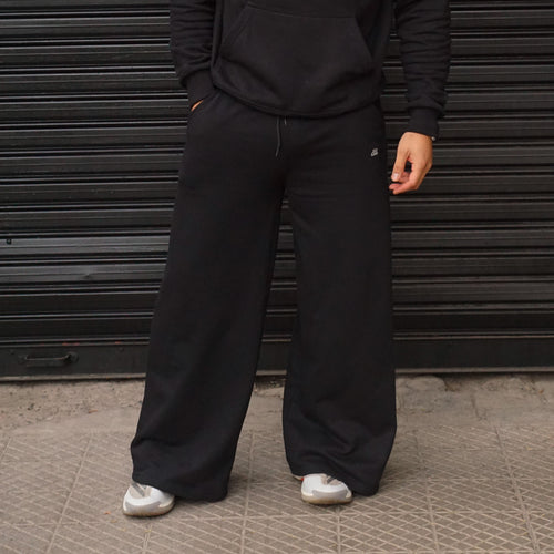 buzo baggy negro - vista frontal