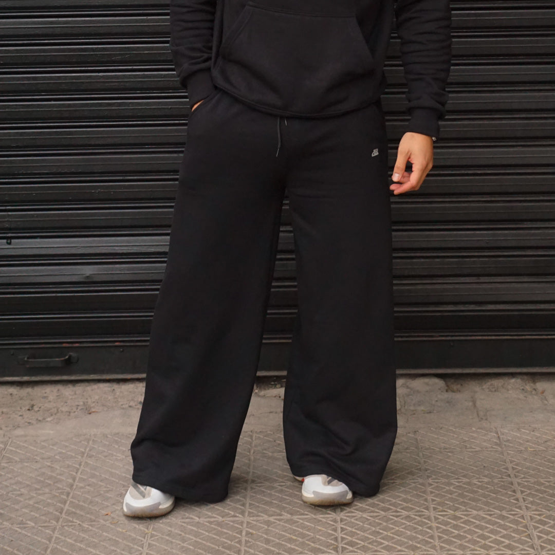 buzo baggy negro - vista frontal