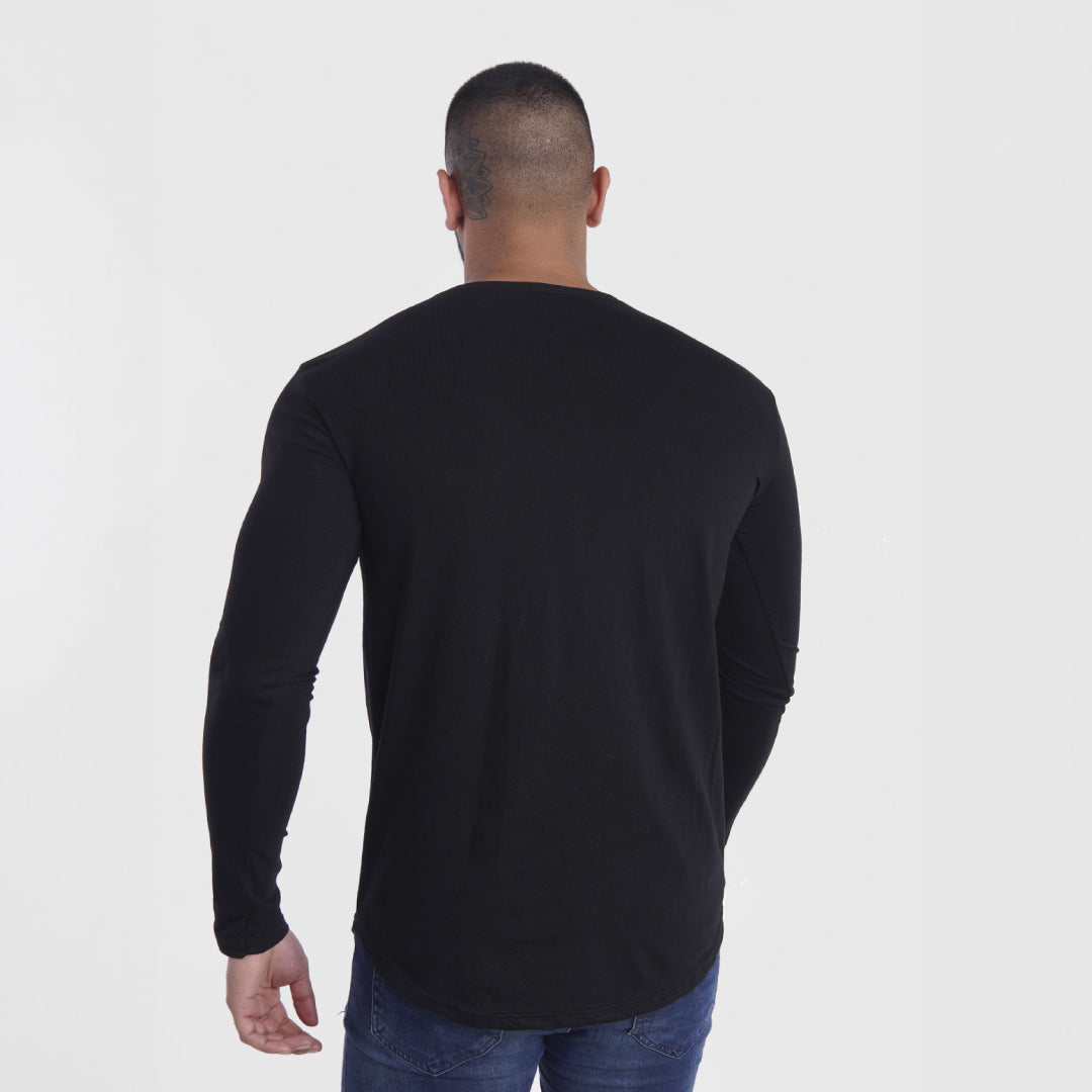 polera long fit manga larga negra - vista trasera