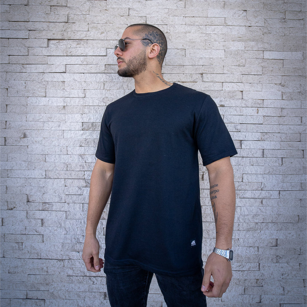 polera oversize negra dsanti hombre - vista frontal en calle 3