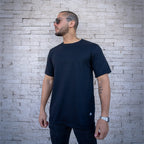 polera oversize negra dsanti hombre - vista frontal en calle 3