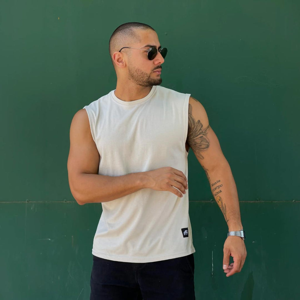 polera-sin-mangas-beige-vista-lateral