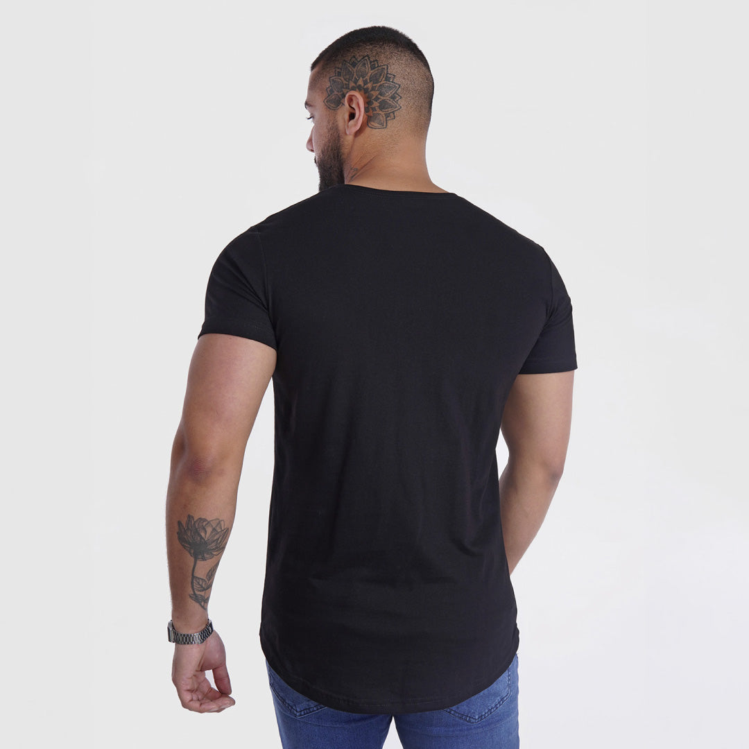 polera long fit god bless negra - vista espalda 