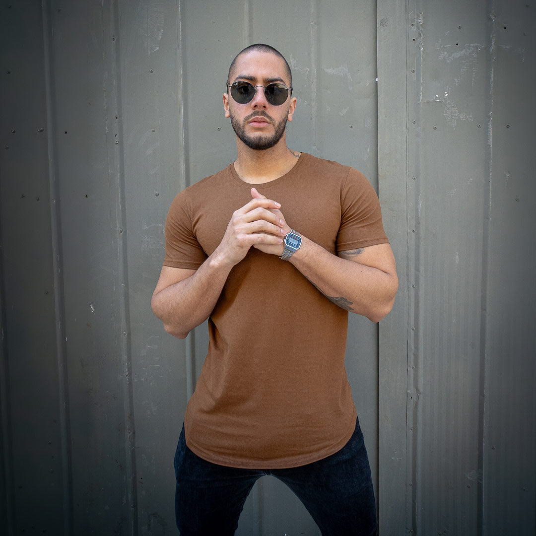 polera long fit camel hombre dsanti - vista frontal 2