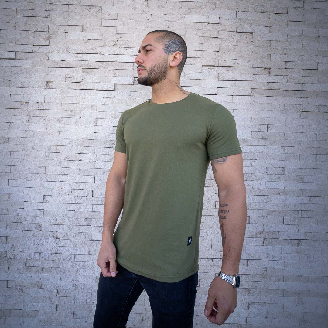 polera long fit verde oliva algodón hombre - vista frontal