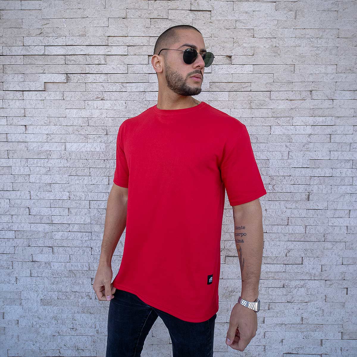 polera oversize roja hombre dsanti algodon - vista frontal 3