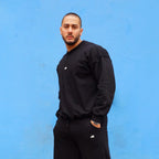 poleron boxy fit negro sin gorro - vista frontal 2
