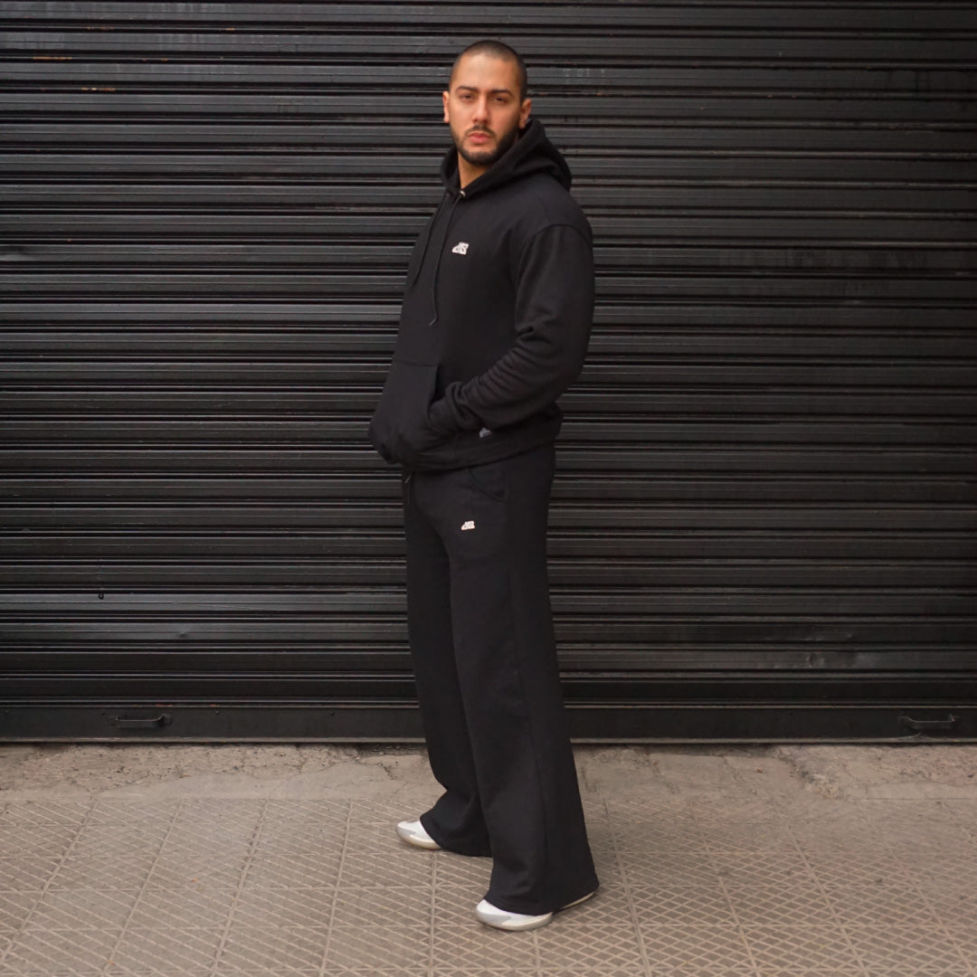 buzo baggy negro - vista frontal atuendo completo 2
