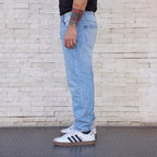 jeans relaxed fit celeste claro hombre - vista lateral