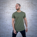 polera long fit verde oliva algodón hombre - vista frontal mirando a izquierda