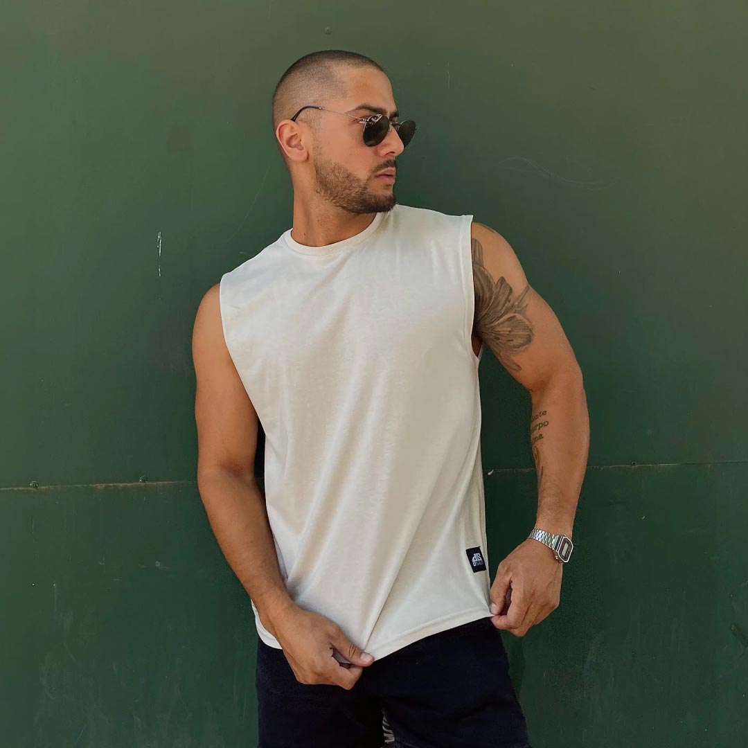 polera-sin-mangas-beige-vista-3