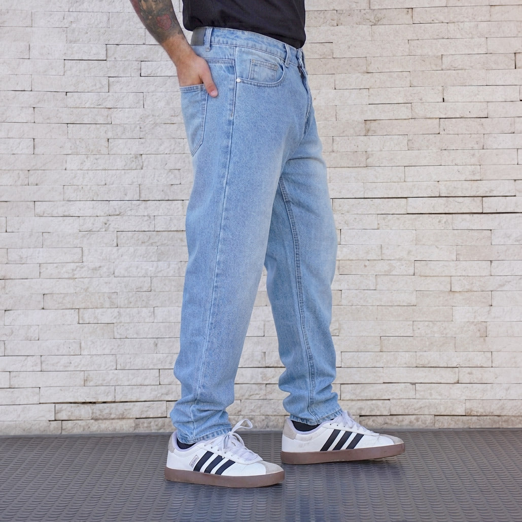 jeans relaxed fit celeste claro hombre - vista lateral 2