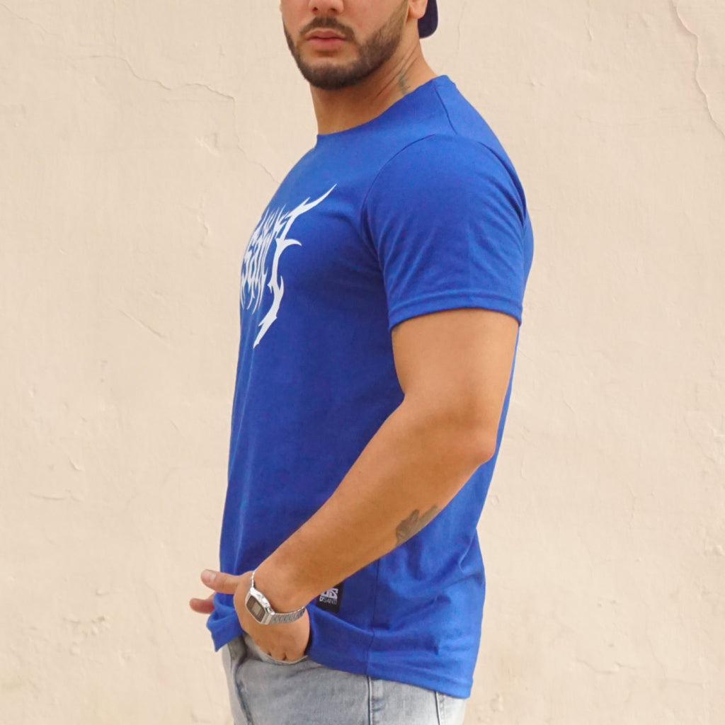 polera long fit gothic azul - vista frontal detalle