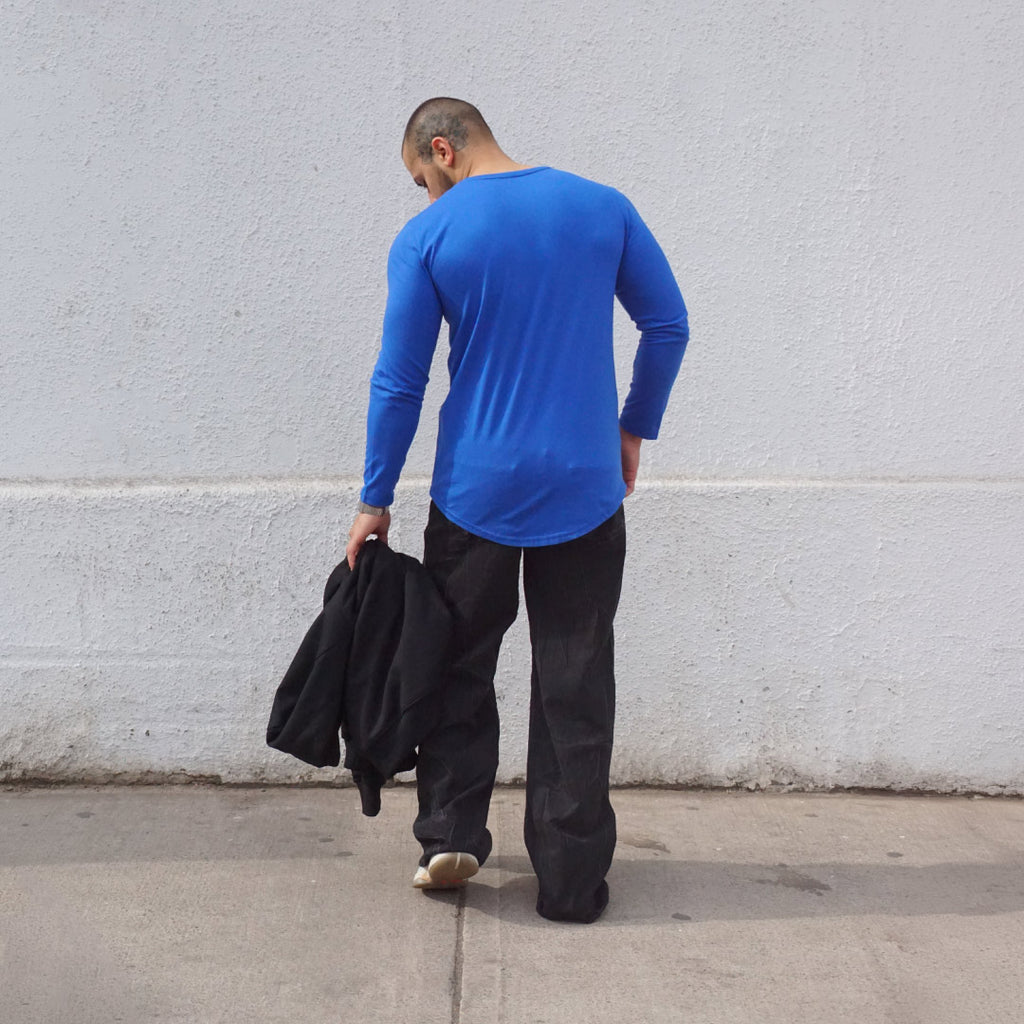 polera long fit manga larga azul rey - vista trasera 2