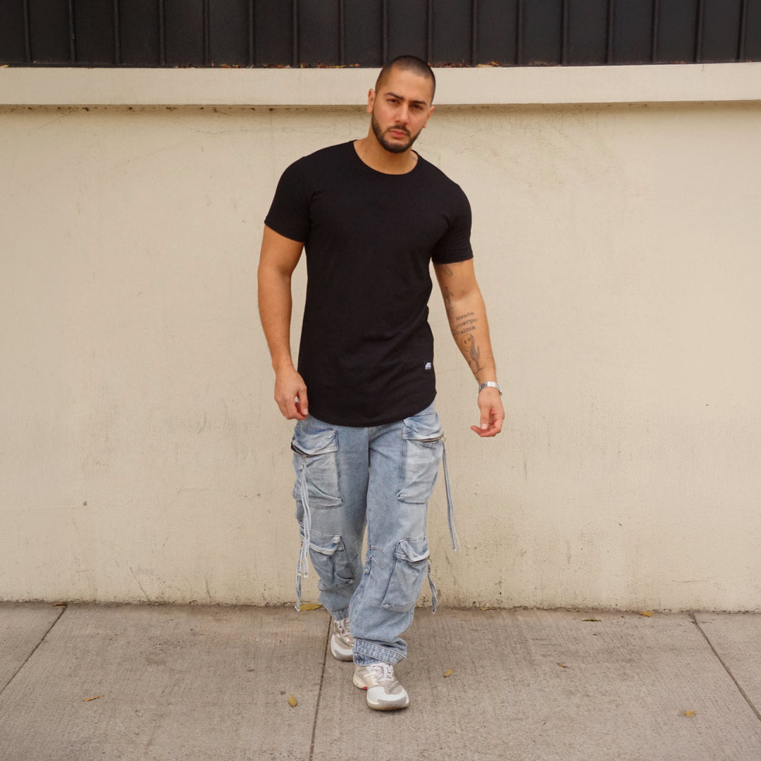 polera long fit negra hombre dsanti algodon - vista frontal en calle atuendo completo