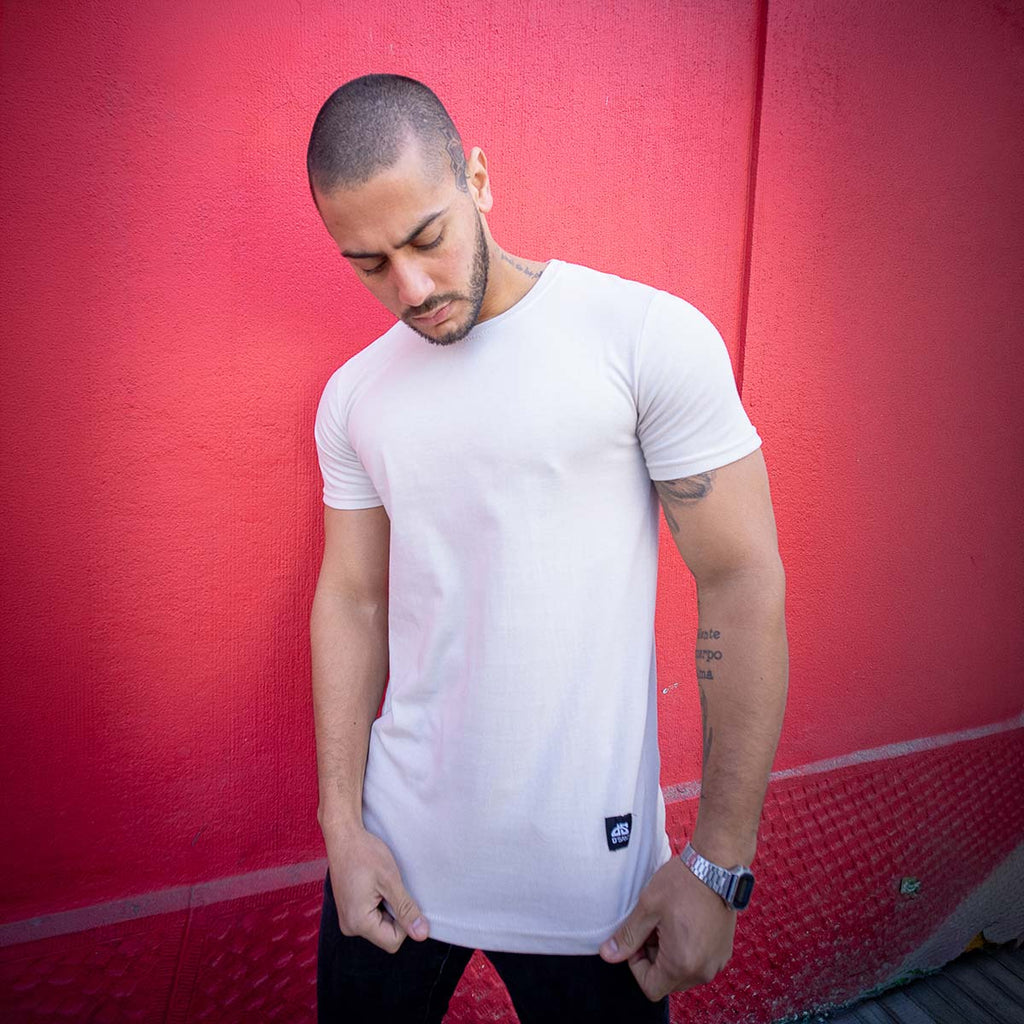 polera long fit blanca hueso hombre algodón - vista frontal 5