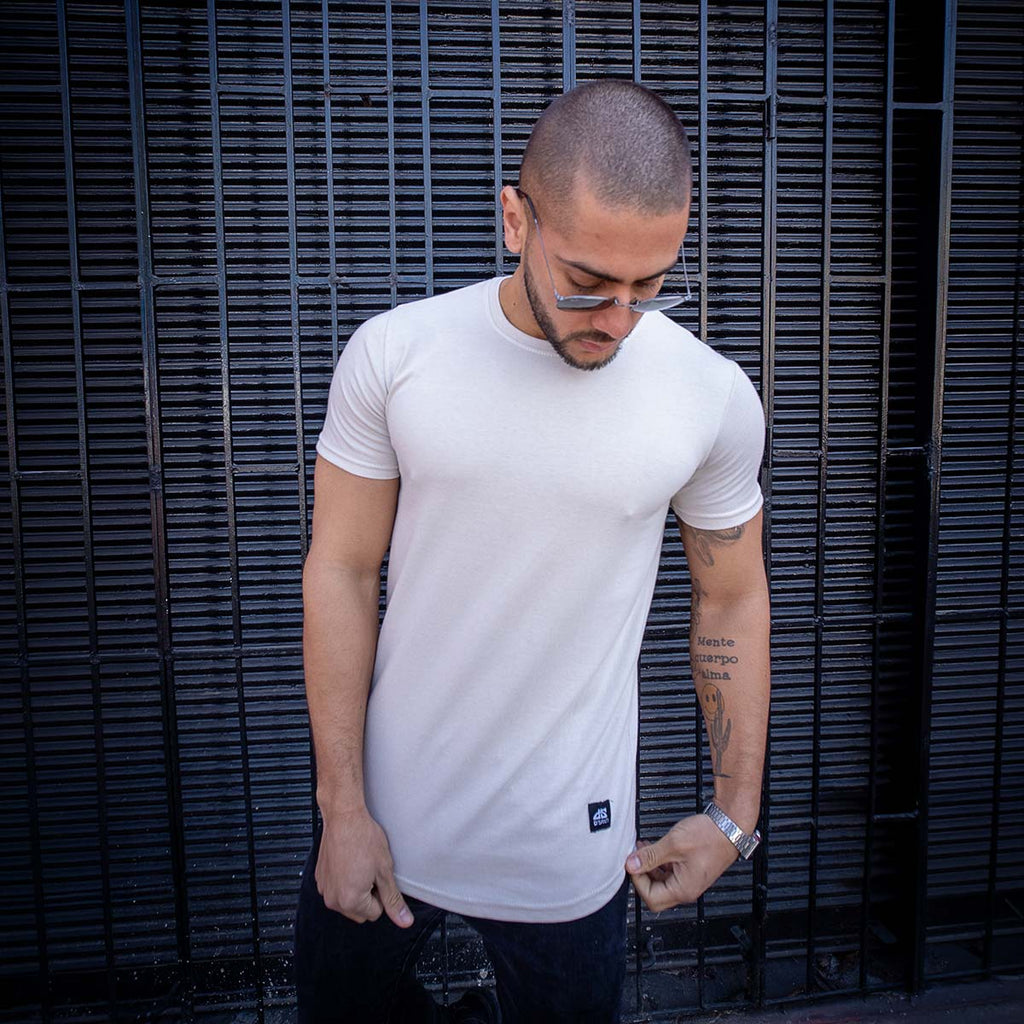 polera long fit blanca hueso hombre algodón - vista frontal 4