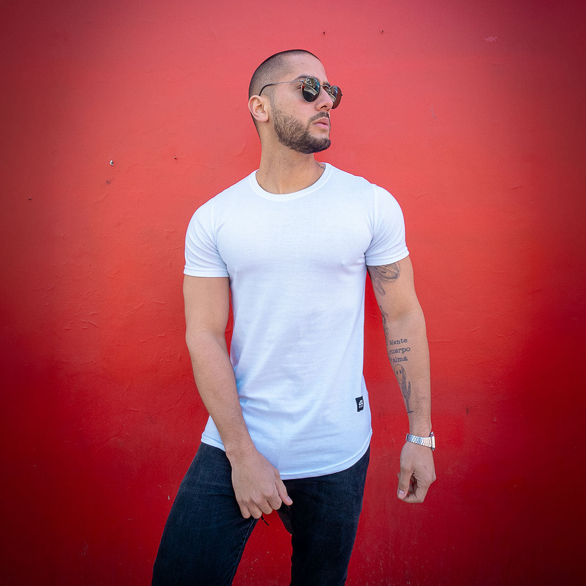 polera long fit blanca hombre algodon - vista frontal 3