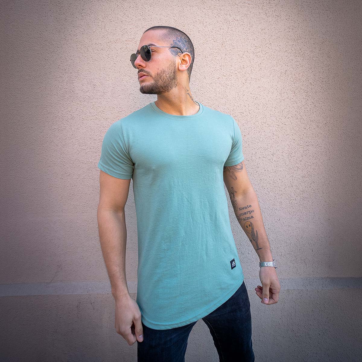 polera long fit verde jade hombre algodon - vista frontal 5