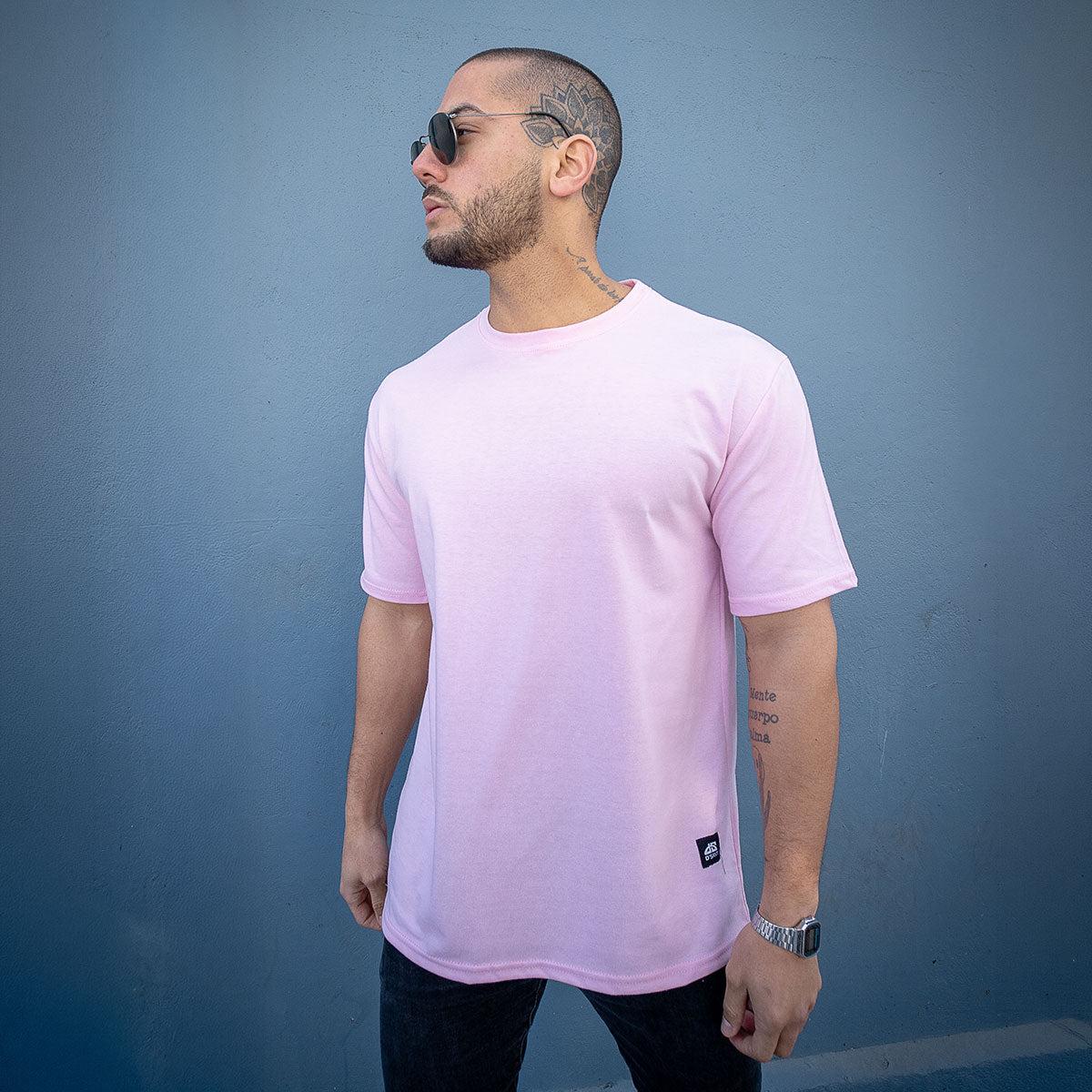 polera oversize rosada algodon hombre - vista frontal 3