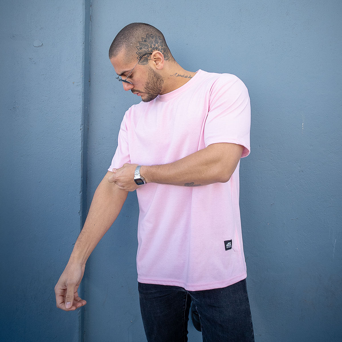 polera oversize rosada algodon hombre - vista frontal 4