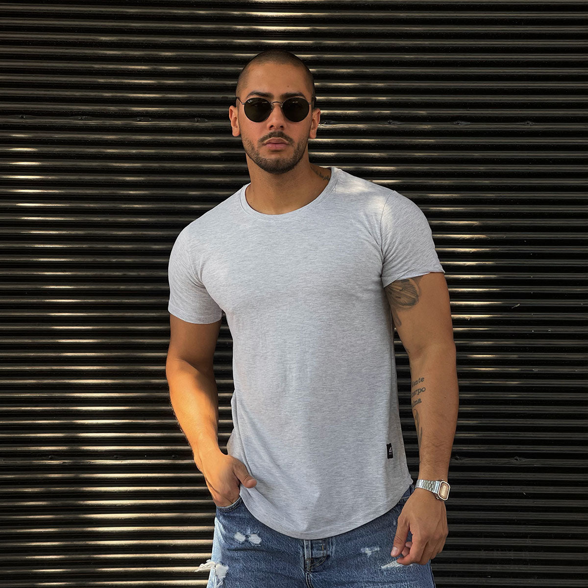 polera long fit gris melange algodón hombre - vista frontal