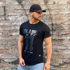 polera long fit black algodon hombre - vista frontal en calle