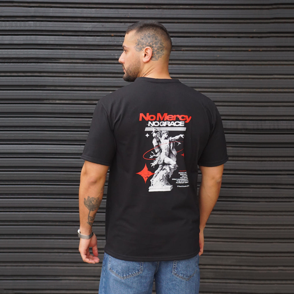 POLERA OVERSIZE NO MERCY NEGRA DSANTI 100 ALGODÓN 400 GRAMOS - VISTA ESPALDA