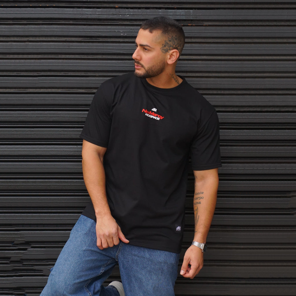 POLERA OVERSIZE NO MERCY NEGRA DSANTI 100 ALGODÓN 400 GRAMOS - VISTA FRONTAL 2