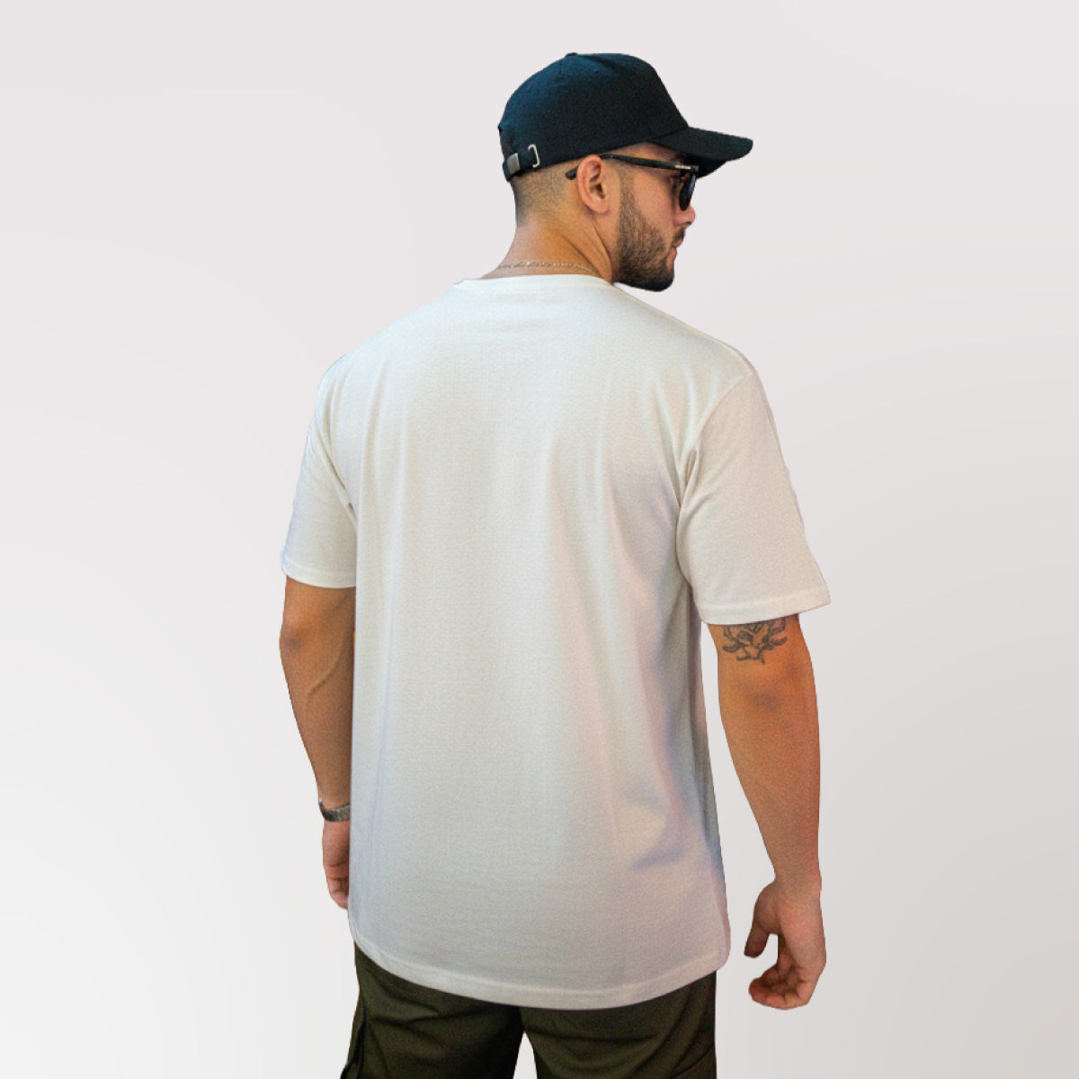 polera oversize blanca hueso algodon hombre - vista espalda