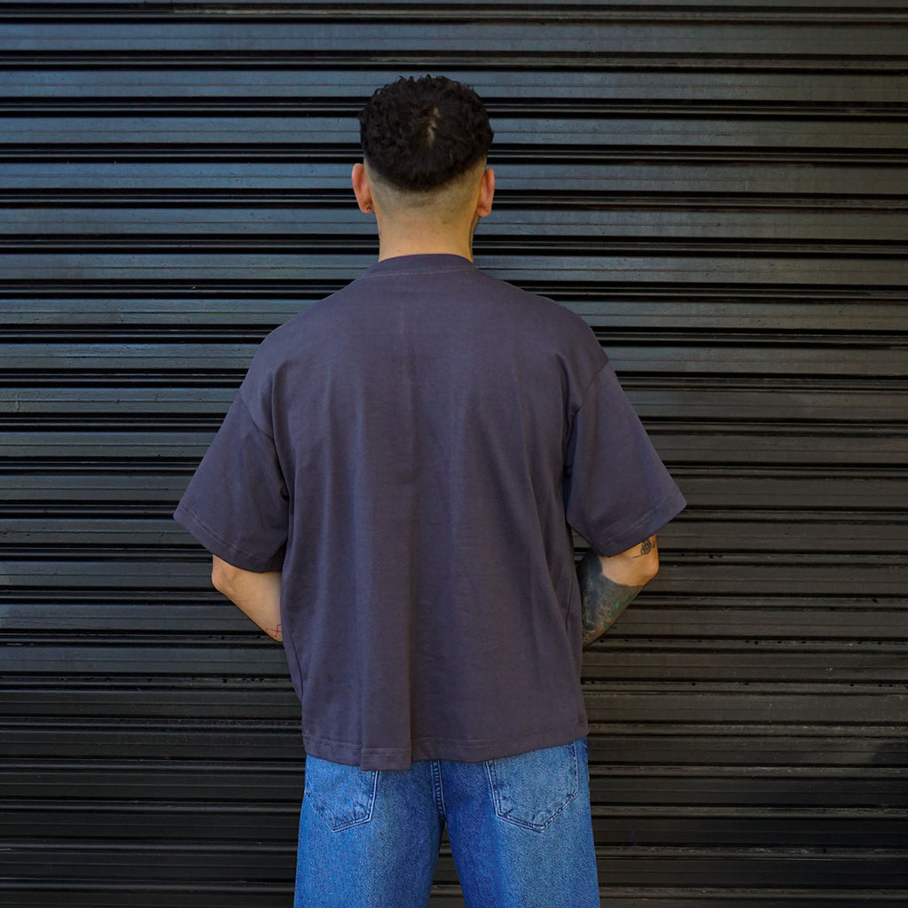 polera boxy fit gris grafito hombre algodon - vista espalda
