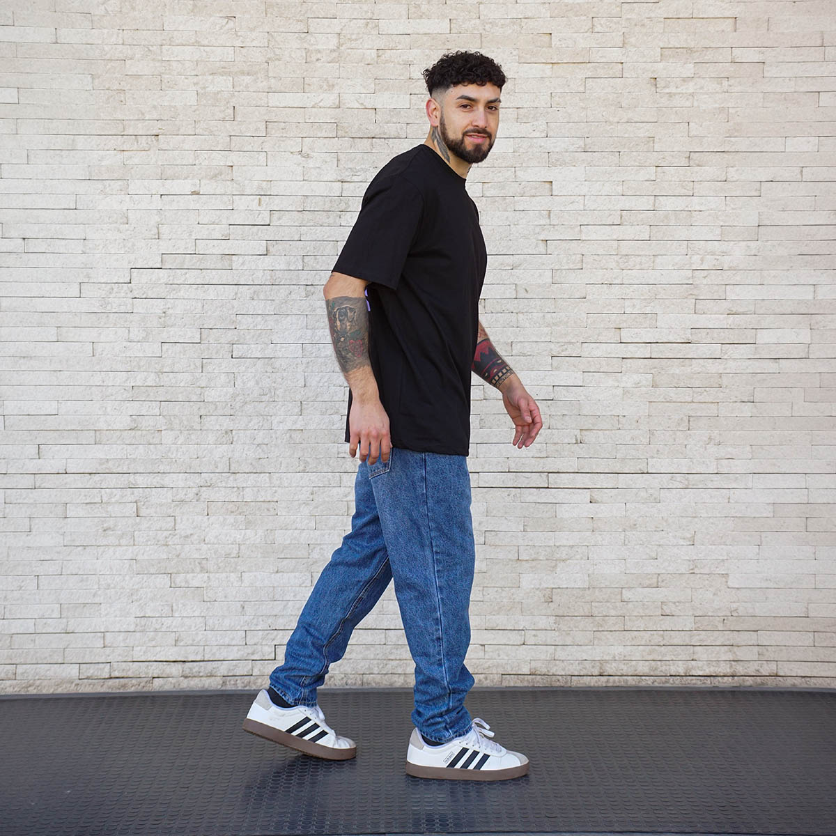 Polera Oversize Searching Experience Negra