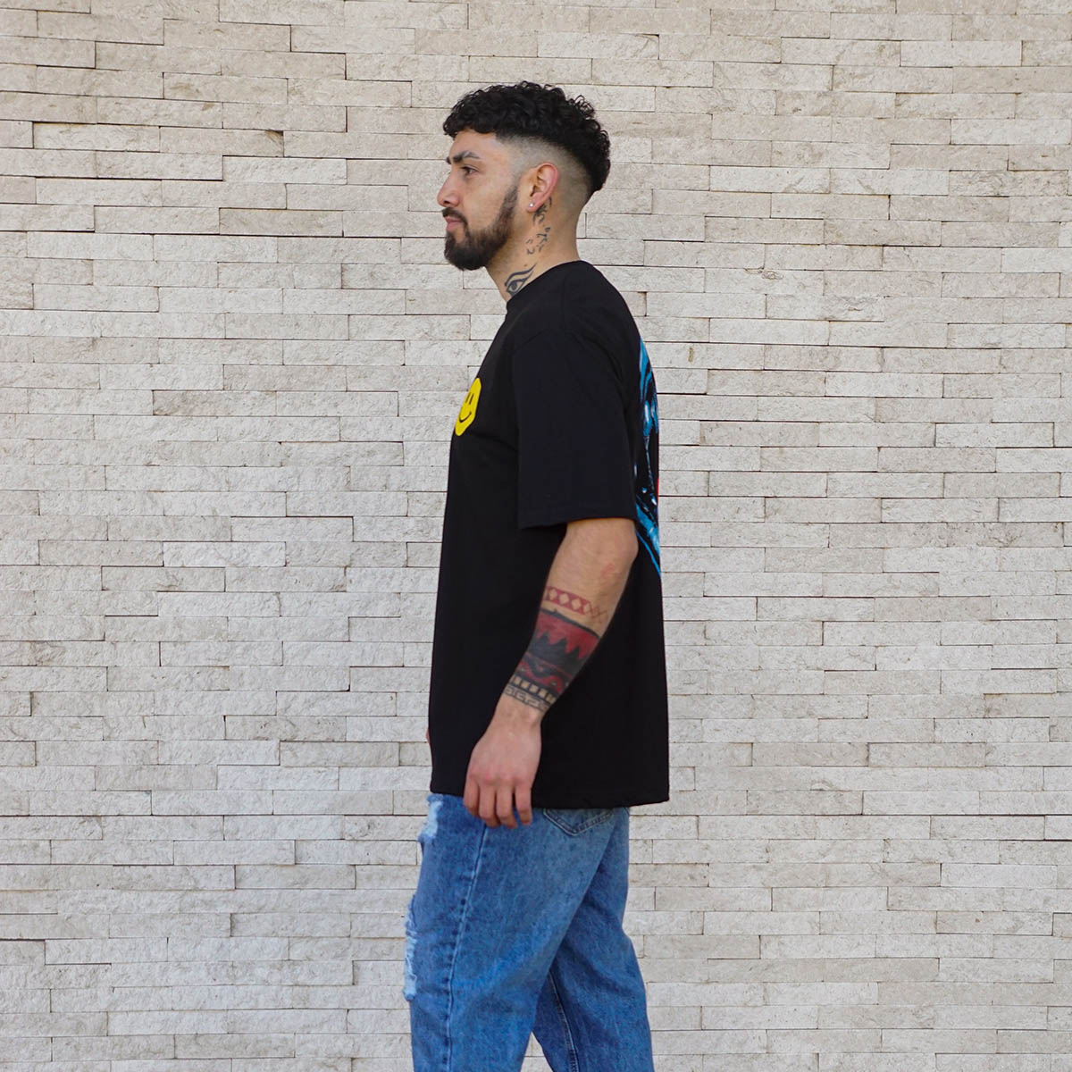 polera oversize smile bite negra hombre algodón - vista lateral