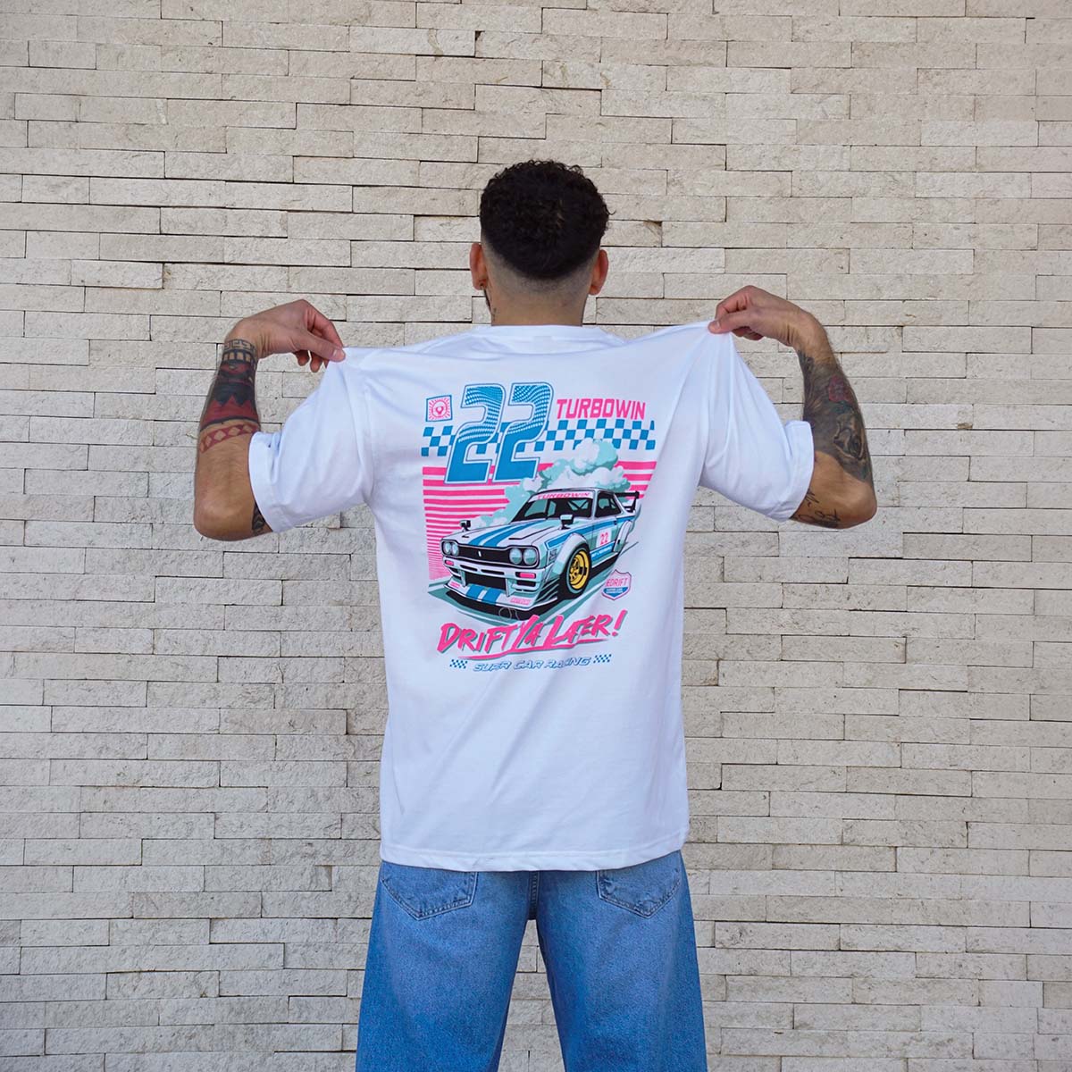 polera oversize turbowin blanca algodón hombre- vista espalda pose win