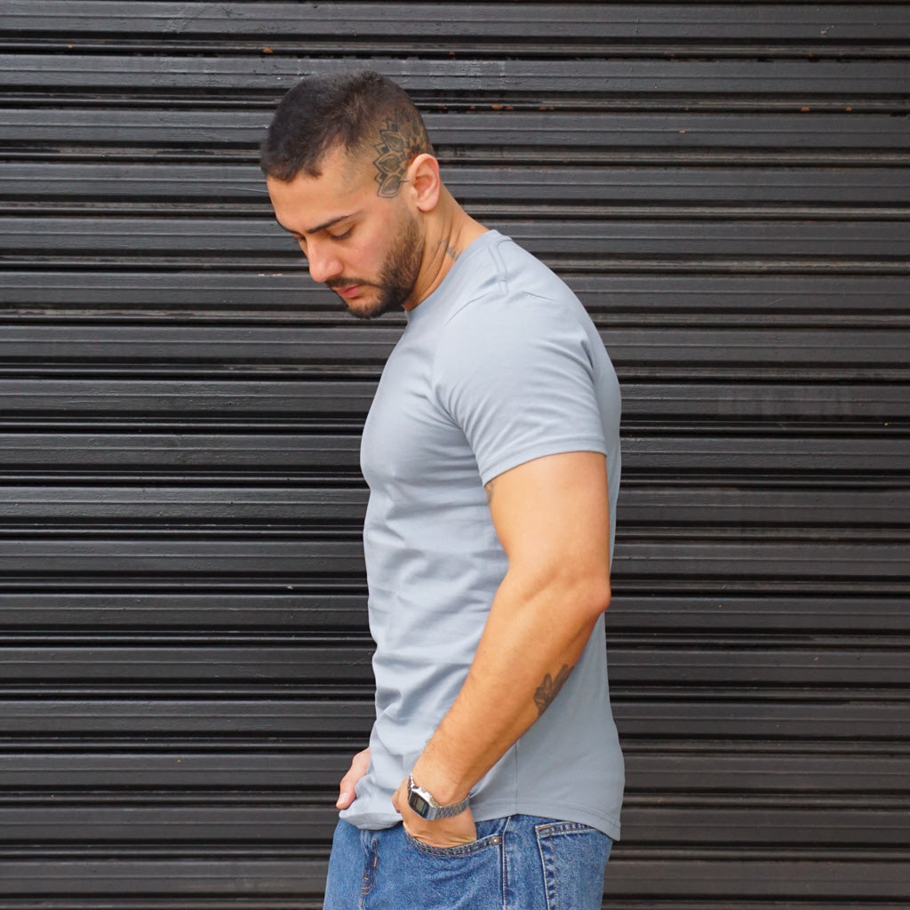 POLERA LONG FIT GRIS PLATA ALGODÓN HOMBRE - VISTA FRONTAL 3