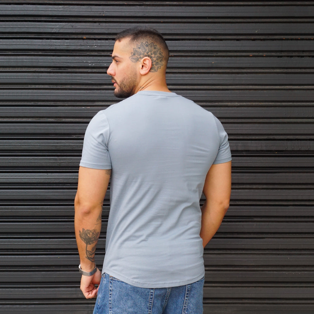 POLERA LONG FIT GRIS PLATA ALGODÓN HOMBRE - VISTA ESPALDA