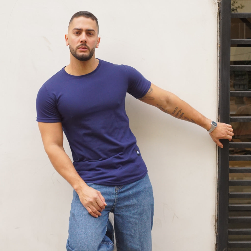 POLERA LONG FIT AZUL FRANCIA -  VISTA APOYADO