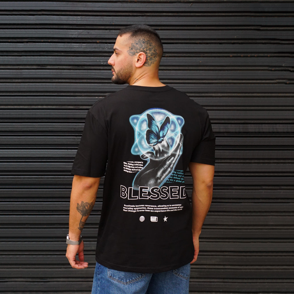 POLERA OVERSIZE BLESSED NEGRA HOMBRE ALGODÓN - VISTA ESPALDA 2