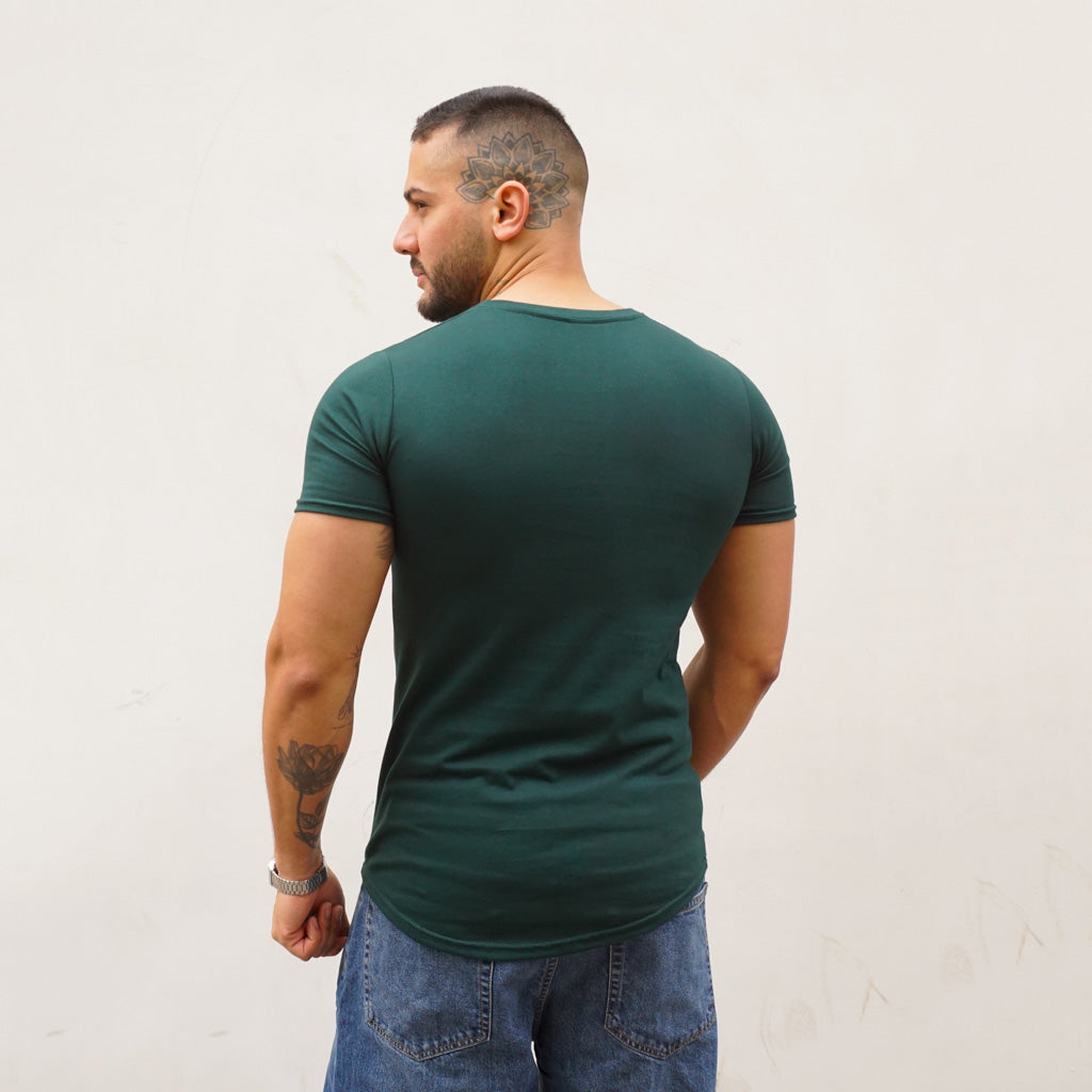 POLERA LONG FIT VERDE BOTELLA HOMBRE ALGODÓN - VISTA ESPALDA