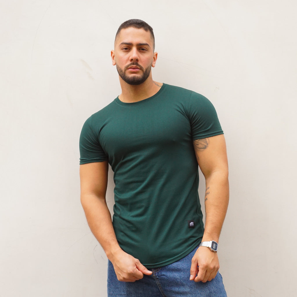 POLERA LONG FIT VERDE BOTELLA HOMBRE ALGODÓN - VISTA FRONTAL 2