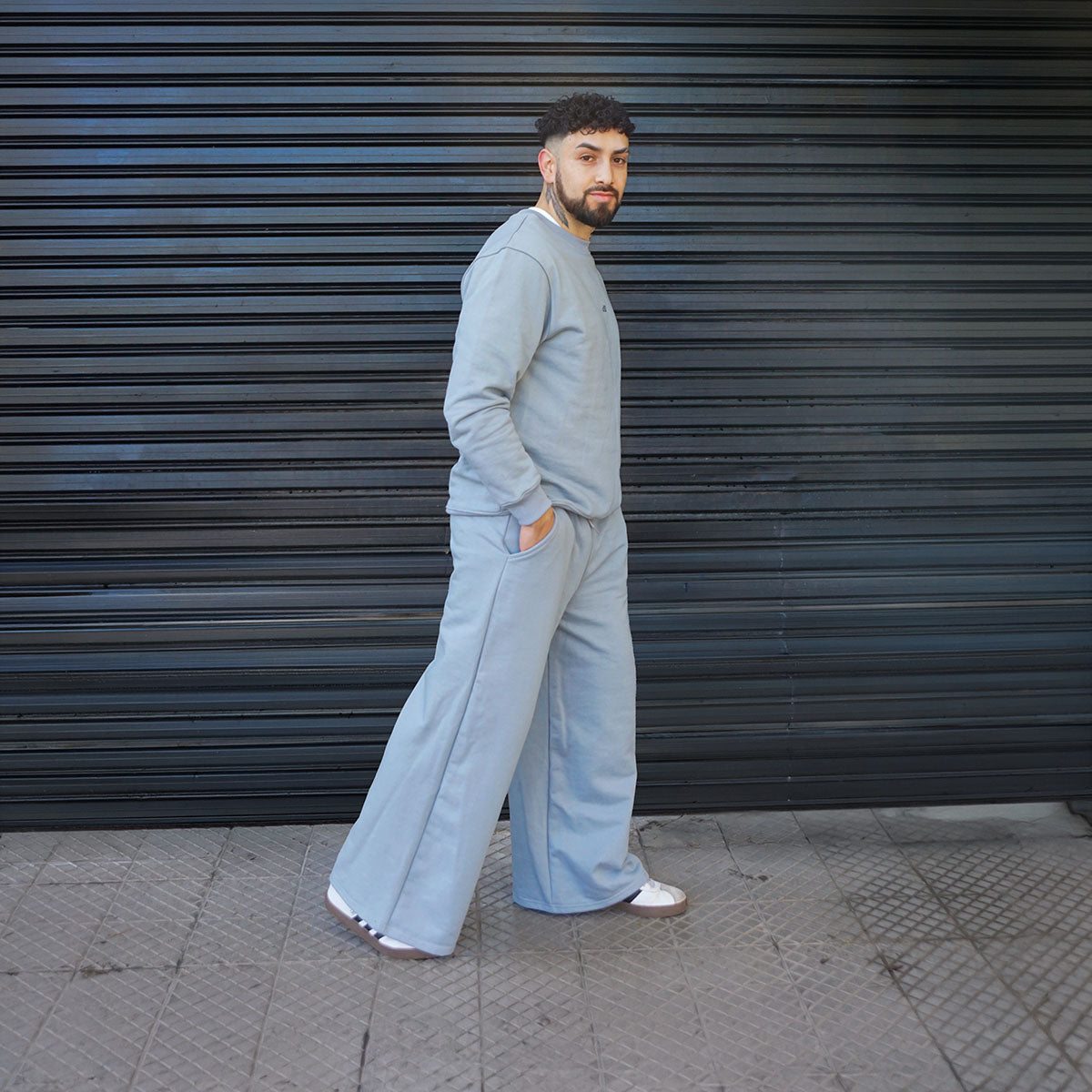 pantalón de buzo baggy gris plata franela premium - vista principal