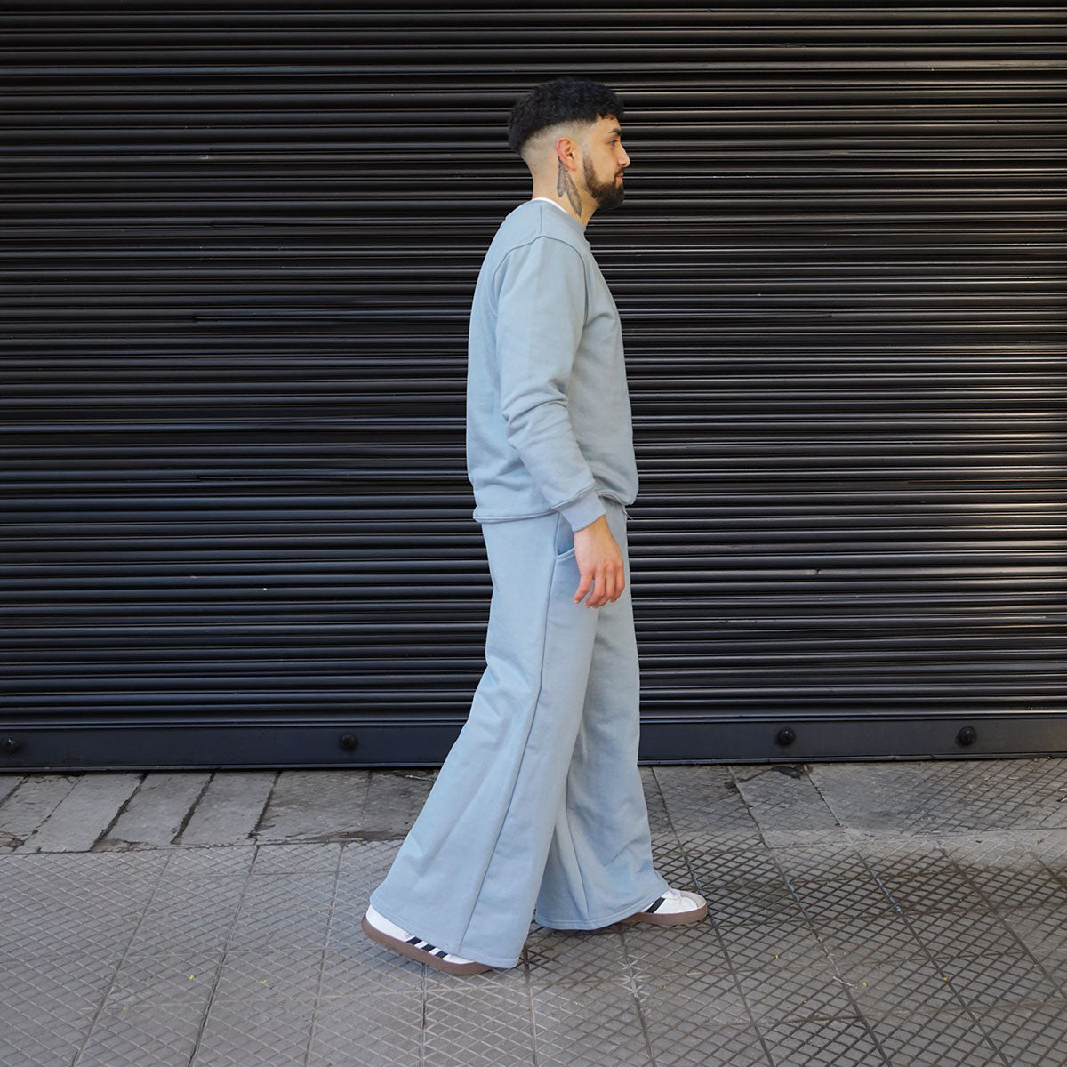 pantalón de buzo baggy gris plata franela premium - vista lateral 2