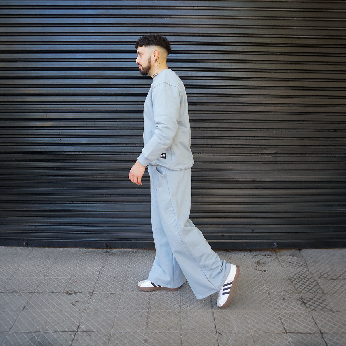pantalón de buzo baggy gris plata franela premium - vista lateral 2