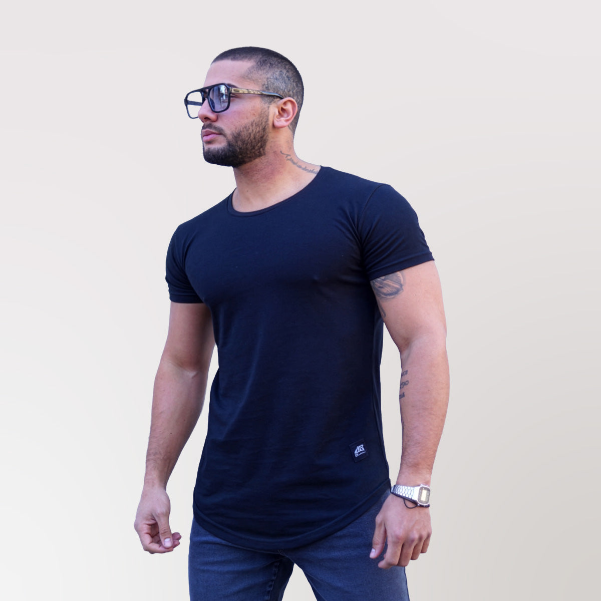 Polera long fit negra Dsanti modelo 096 clásica para hombre