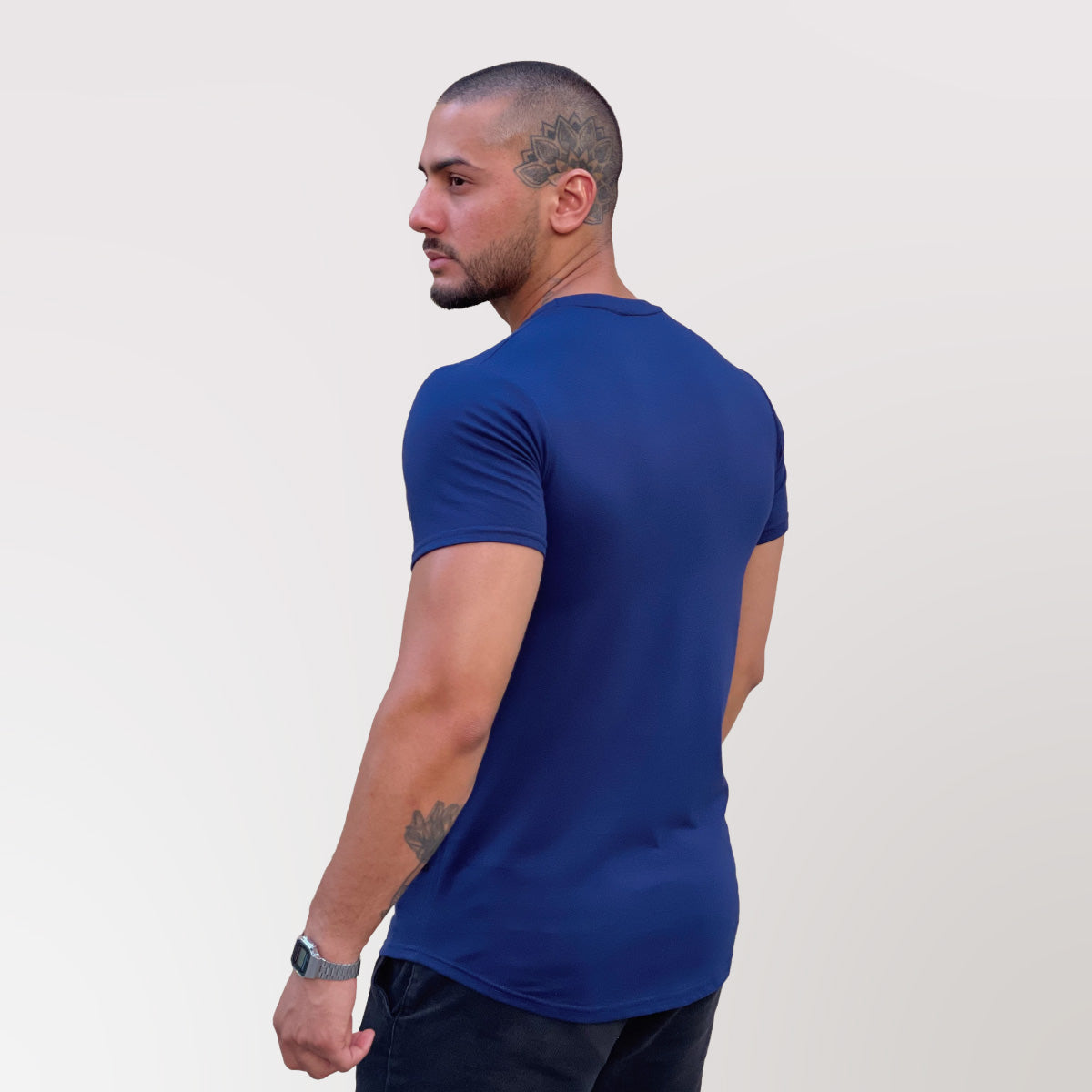 Polera long fit azul Francia Dsanti vista de espalda